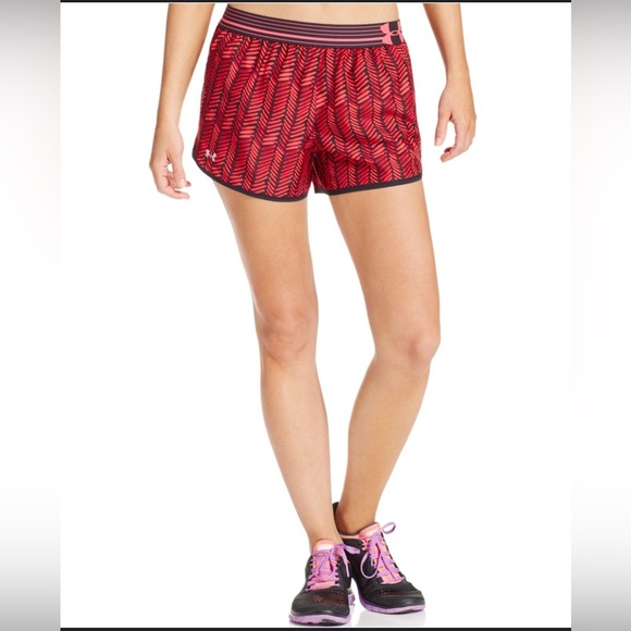 Under Armour Women's Fly By 2.0 Shorts HeatGear Sz M Herringbone Red Black - Picture 1 of 6